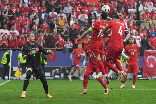 Hakan Calhanoglu Turkey, Turkey, Türkiye, 10 clears with head Dortmund 18 06 2024 Turkey vs Georgia, EURO2024 M11, Group F, EM Arena Dortmund