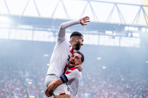 240618 Georges Mikautadze of Georgia celebrates with Guram Kashia after 1 1 during the UEFA Euro 2024 Football Championship match between Türkiye and Georgia on June 18, 2024 in Dortmund Photo Jesper Zerman BILDBYRAN kod JZ JZ0541 fotboll football soccer fotballs em europamästerskap em uefa euro uefa european football championship euro 2024 türkiye georgien georgia bbeng turkiet turkey jubel  Copyright: JESPERxZERMAN BB240618JZ076