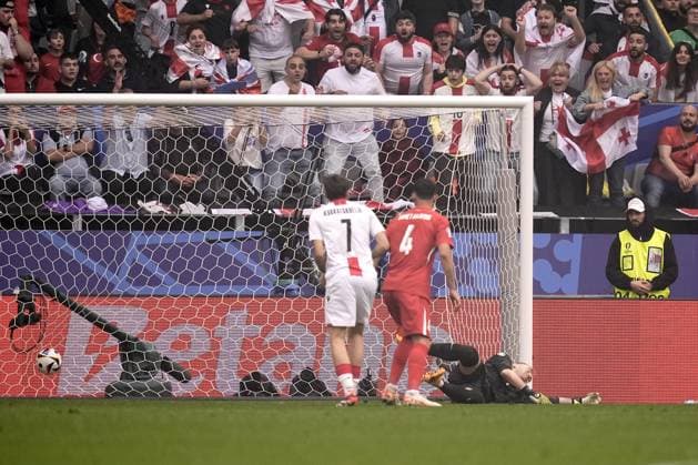 Georgia s Georges Mikautadze goal 1-1 during the Euro 2024 soccer match between Turkey and Georgia at the Signal Iduna Park, Dortmund, Germany - Tuesday 18, 2024. - Soccer.  Copyright: xFabioxFerrari LaPressex