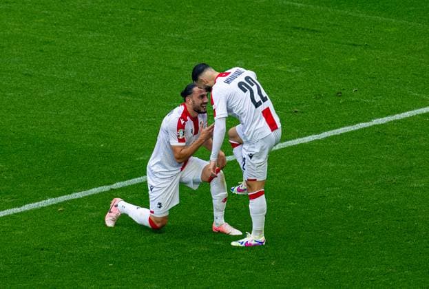 Football - UEFA EURO, EM, Europameisterschaft,Fussball 2024 - Group F - Turkey v Georgia DORTMUND, GERMANY - Tuesday, June 18, 2024: Georgia s Georges Mikautadze celebrates after scoring the first equalising goal during the UEFA Euro 2024 Group F match between Turkey and Georgia at the Westfalenstadion. (Photo by David Rawcliffe Propaganda) DORTMUND Westfalenstadion NORTH RHINE-WESTPHALIA GERMANY  Copyright: xDavidxRawcliffex P2024-06-18-Turkey_Georgia-42