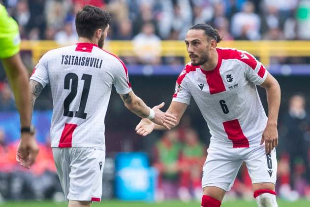 UEFA EURO 2024 Turkey Georgia 18 06 2024 Giorgi Kochorashvili Georgia, 6 claps with Giorgi Tsitaishvili Georgia, 21 from UEFA EURO 2024 Turkey Georgia Stadium Dortmund, Dortmund on 18 06 2024 Copyright: xBEAUTIFULxSPORTS Meuselx