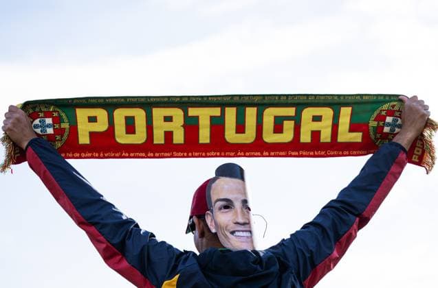240618 A fan of Portugal with a Cristiano Ronaldo mask outside the arena ahead of the UEFA Euro 2024 Football Championship match between Portugal and Czech Republic on June 18, 2024 in Leipzig Photo Mathias Bergeld BILDBYRAN kod MB MB0938 fotboll football soccer fotballs em europamästerskap em uefa euro uefa european football championship euro 2024 portugal czech republic bbeng publik  Copyright: MATHIASxBERGELD BB240618MB010