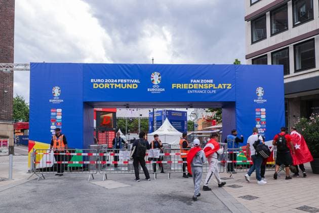 18 06 2024, Football, European Championship 2024, EM2024, Turkey Georgia, Turkey fans celebrate in Dortmund, fan zones remain closed due to a storm warning, Dortmund city center NRW Germany xRHR PHOTO DEx Copyright: DennisxEwert RHR-FOTOx RHR-FOTO DE