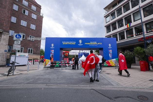 18 06 2024, Football, European Championship 2024, EM2024, Turkey Georgia, Turkey fans celebrate in Dortmund, fan zones remain closed due to a storm warning, Dortmund city center NRW Germany xRHR PHOTO DEx Copyright: DennisxEwert RHR-FOTOx RHR-FOTO DE