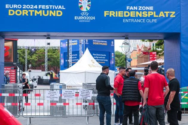 18 06 2024, Football, European Championship 2024, EM2024, Turkey Georgia, Fans of Turkey try to get into the closed fan zone, Dortmund city center NRW Germany xRHR PHOTO DEx Copyright: DennisxEwert RHR-FOTOx RHR-FOTO DE