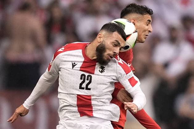 Georgia s Georges Mikautadze and Turkey s Mert Muldur during the Euro 2024 soccer match between Turkey and Georgia at the Signal Iduna Park, Dortmund, Germany - Tuesday 18, 2024. - Soccer.  Copyright: xFabioxFerrari LaPressex