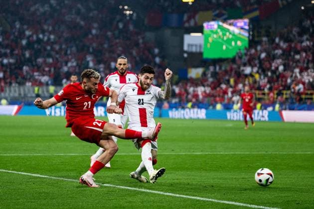 240618 Baris Alper Yilmaz of Türkiye and Giorgi Tsitaishvili of Georgia during the UEFA Euro 2024 Football Championship match between Türkiye and Georgia on June 18, 2024 in Dortmund Photo Jesper Zerman BILDBYRAN kod JZ JZ0541 fotboll football soccer fotballs em europamästerskap em uefa euro uefa european football championship euro 2024 türkiye georgien georgia bbeng turkiet turkey  Copyright: JESPERxZERMAN BB240618JZ093