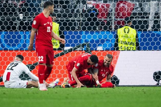 240618 Abdulkerim Bardakci of Türkiye in pain during the UEFA Euro 2024 Football Championship match between Türkiye and Georgia on June 18, 2024 in Dortmund Photo Jesper Zerman BILDBYRAN kod JZ JZ0541 fotboll football soccer fotballs em europamästerskap em uefa euro uefa european football championship euro 2024 türkiye georgien georgia bbeng turkiet turkey skada  Copyright: JESPERxZERMAN BB240618JZ098