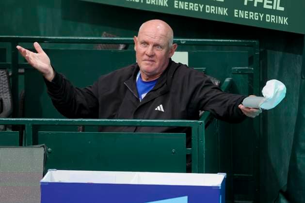 Coach Alexander Zverev senior father of Alexander Zverev looks disappointed, TERRA WORTMANN Open 2024, Oscar Otte vs Alexander Zverev, Gerry Weber Stadion, 18 06 2024, Halle, Germany