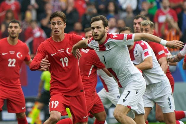Kenan Yildiz of Turkey and Khvicha Kvaratskhelia of Georgia during UEFA EURO, EM, Europameisterschaft,Fussball 2024 - Turkiye vs Georgia, UEFA European Football Championship in Dortmund, Germany, June 18 2024  Copyright: xEmmanuelexMastrodonato IPAxSportx xx IPA_47249619 IPA_Agency_IPA47249619
