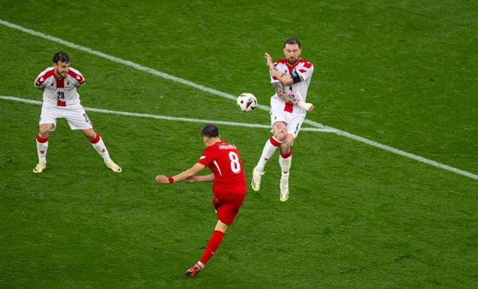 Football - UEFA EURO, EM, Europameisterschaft,Fussball 2024 - Group F - Turkey v Georgia DORTMUND, GERMANY - Tuesday, June 18, 2024: Turkey s Arda Güler scores the second goal during the UEFA Euro 2024 Group F match between Turkey and Georgia at the Westfalenstadion. (Photo by David Rawcliffe Propaganda) DORTMUND Westfalenstadion NORTH RHINE-WESTPHALIA GERMANY  Copyright: xDavidxRawcliffex P2024-06-18-Turkey_Georgia-60