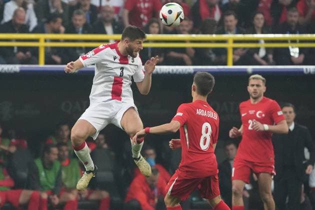Lasha Davli Georgia, Georgia, 03 clears against Arda Güler Turkey, Turkey, Türkiye, 08 Dortmund 18 06 2024 Turkey vs Georgia, EURO2024 M11, Group F, EM Arena Dortmund