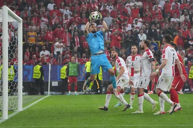 Goalkeeper Goalie Giorgi Georgia, Georgia, 25 holds Dortmund 18 06 2024 Turkey vs Georgia, EURO2024 M11, Group F, EM Arena Dortmund