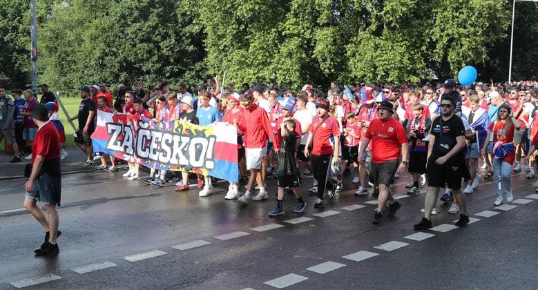 Police escort the fan march of the Czech fans, branches from the storm lie on the road Sport Football Soccer European Championship Euro 2024 European Championship Men Season 2023 2024 18 06 2024 Portugal POR vs Czech Republic CZE in Leipzig DFL regulations prohibit any use of photographs as image sequences and or quasi video