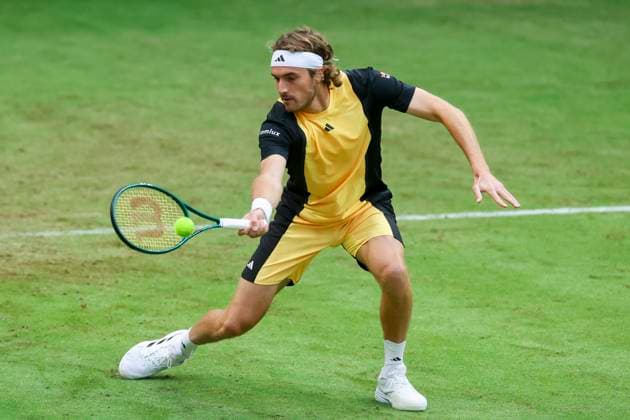 Stefanos Tsitsipas Greece controls the ball, TERRA WORTMANN Open 2024, Henri Squire vs Stefanos Tsitsipas, Gerry Weber Stadion, 18 06 2024, Halle, Germany