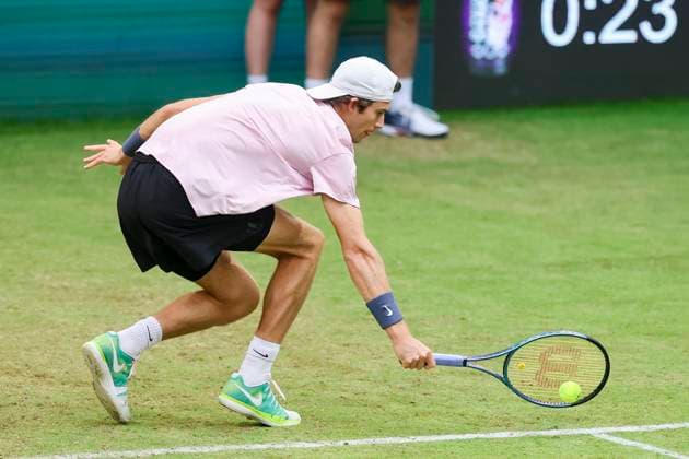 Henri Squire Germany controls the ball, TERRA WORTMANN Open 2024, Henri Squire vs Stefanos Tsitsipas, Gerry Weber Stadium, 18 06 2024, Halle, Germany