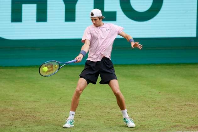 Henri Squire Germany controls the ball, TERRA WORTMANN Open 2024, Henri Squire vs Stefanos Tsitsipas, Gerry Weber Stadium, 18 06 2024, Halle, Germany