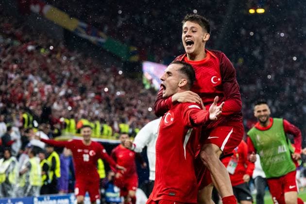 240618 Kerem Akturkoglu of Türkiye celebrates with Arda Guler after 3 1 during the UEFA Euro 2024 Football Championship match between Türkiye and Georgia on June 18, 2024 in Dortmund Photo Jesper Zerman BILDBYRAN kod JZ JZ0541 fotboll football soccer fotballs em europamästerskap em uefa euro uefa european football championship euro 2024 türkiye georgien georgia bbeng turkiet turkey jubel  Copyright: JESPERxZERMAN BB240618JZ127