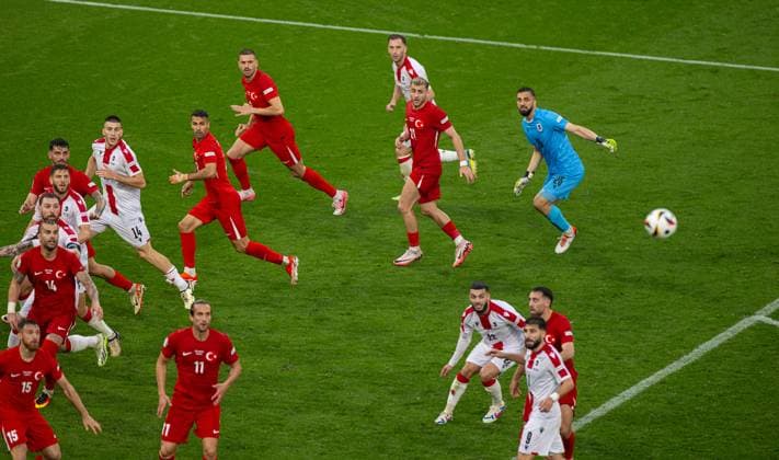 Football - UEFA EURO, EM, Europameisterschaft,Fussball 2024 - Group F - Turkey v Georgia DORTMUND, GERMANY - Tuesday, June 18, 2024: Georgia s goalkeeper Giorgi Mamardashvili goes into the Turkey area to challenge for a corner-kick in injury time during the UEFA Euro 2024 Group F match between Turkey and Georgia at the Westfalenstadion. (Photo by David Rawcliffe Propaganda) DORTMUND Westfalenstadion NORTH RHINE-WESTPHALIA GERMANY  Copyright: xDavidxRawcliffex P2024-06-18-Turkey_Georgia-76