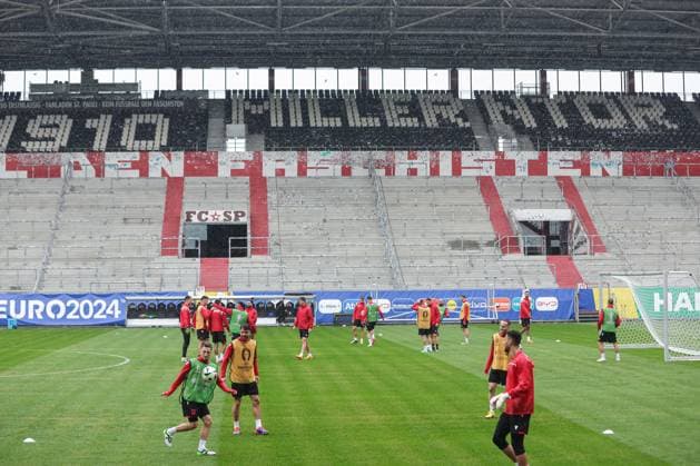 EURO 2024, Nationalteam Albanien, Training Albania Training Session: Group B - UEFA EURO, EM, Europameisterschaft,Fussball 2024 Players of Albania during Albanian National Football Team training session at Millerntor Stadium on June 18, 2024 in Hamburg, Germany. LukaxStanzl PIXSELL