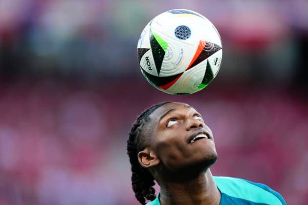 Bilder des Jahres 2024, Sport 06 Juni Sport Themen der Woche KW25 Sport Bilder des Tages Portugal v Czechia: Group F - UEFA EURO, EM, Europameisterschaft,Fussball 2024 Rafael Leao left winger of Portugal and AC Milan during the warm-up before the UEFA EURO 2024 group stage match between Portugal and Czechia at Football Stadium Leipzig on June 18, 2024 in Leipzig, Germany. Leipzig Germany  Copyright: xJosexBretonx originalFilename:breton-portugal240618_npBwa.jpg