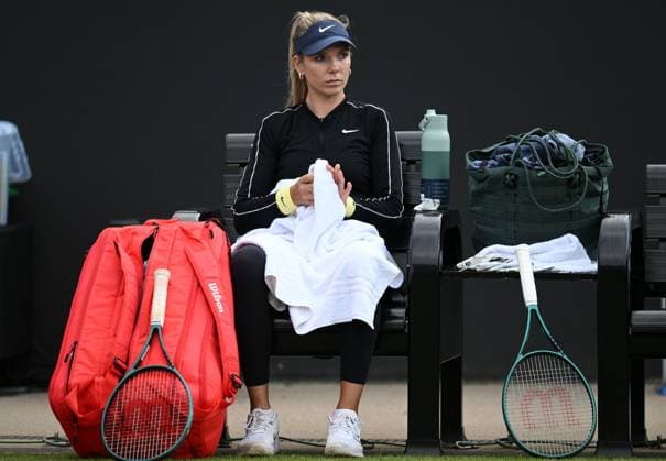 Katie Boulter of Great Britain waits for the medical staff before retiring from her first round match due to illness Rothesay Classic Birmingham, Day 2, Tennis, Edgbaston Priory Club, Birmingham, UK - 18 June 2024  Copyright: xAnnaxGowthorpe Shutterstockx 14543313ci