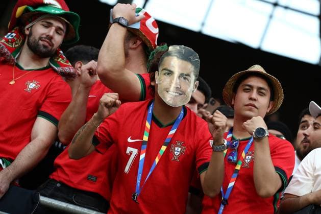 18 06 2024, xtgx, European Football Championship 2024, Portugal Czech Republic emspor, v l emotions, fans, atmosphere, flags, logo, Portugal, spectators, jerseys DFL DFB REGULATIONS PROHIBIT ANY USE OF PHOTOGRAPHS as IMAGE SEQUENCES and or QUASI VIDEO Leipzig