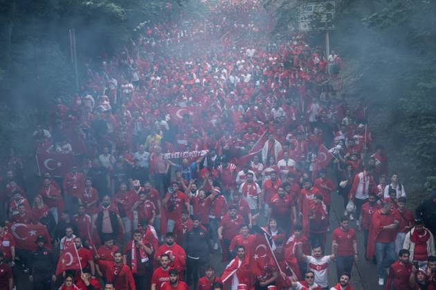 EURO 2024, Nationalteam Türkei, Fanmarsch zum Stadion in Dortmund Turkiye v Georgia: Group F - UEFA EURO, EM, Europameisterschaft,Fussball 2024 Fans of Turkey are marching to the arena prior to the match UEFA EURO 2024 group stage match between Turkiye and Georgia at Football Stadium Dortmund on June 18, 2024 in Dortmund, Germany. Dortmund Germany  Copyright: xHeshamxElsherifx originalFilename:elsherif-notitle240618_np8gI.jpg