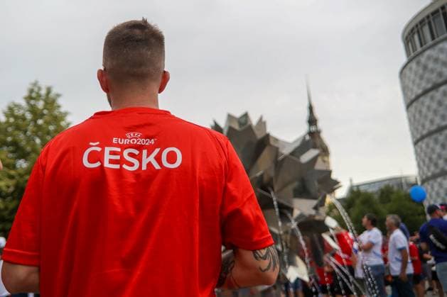 Leipzig Thousands of Czechs walk through Leipzig Fan march from the city center to the stadium 18 06 2024 from Leipzig city area Before the first European Championship match in Leipzig between Portugal and the Czech Republic, several thousand Czechs formed a fan march between Leipzigs Richard Wagner Square and the stadium During the march, they set off pyrotechnics, but the march remained peaceful, according to a police spokesman Most of the fans are now in the stadium The match starts at 9 pm The police are on duty with more than 2,000 forces from Saxony, other federal states as well as from the Czech Republic and Portugal Leipzig Saxony Germany Copyright: xEHLxMediax 240618_em-fanmarsch-tschechien-leipzig_2