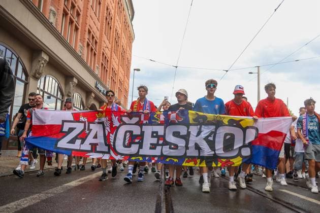 Leipzig Thousands of Czechs walk through Leipzig Fan march from the city center to the stadium 18 06 2024 from Leipzig city area Before the first European Championship match in Leipzig between Portugal and the Czech Republic, several thousand Czechs formed a fan march between Leipzigs Richard Wagner Square and the stadium During the march, they set off pyrotechnics, but the march remained peaceful, according to a police spokesman Most of the fans are now in the stadium The match starts at 9 pm The police are on duty with more than 2,000 forces from Saxony, other federal states as well as from the Czech Republic and Portugal Leipzig Saxony Germany Copyright: xEHLxMediax 240618_em-fanmarsch-tschechien-leipzig_7