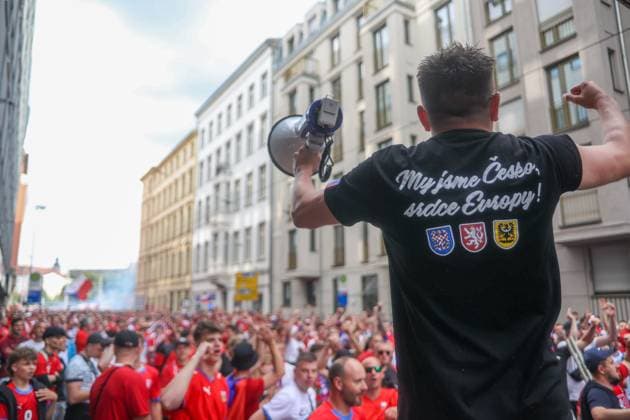 Leipzig Thousands of Czechs walk through Leipzig Fan march from the city center to the stadium 18 06 2024 from Leipzig city area Before the first European Championship match in Leipzig between Portugal and the Czech Republic, several thousand Czechs formed a fan march between Leipzigs Richard Wagner Square and the stadium During the march, they set off pyrotechnics, but the march remained peaceful, according to a police spokesman Most of the fans are now in the stadium The match starts at 9 pm The police are on duty with more than 2,000 forces from Saxony, other federal states as well as from the Czech Republic and Portugal Leipzig Saxony Germany Copyright: xEHLxMediax 240618_em-fanmarsch-tschechien-leipzig_8