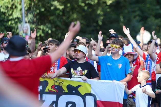 Leipzig Thousands of Czechs walk through Leipzig Fan march from the city center to the stadium 18 06 2024 from Leipzig city area Before the first European Championship match in Leipzig between Portugal and the Czech Republic, several thousand Czechs formed a fan march between Leipzigs Richard Wagner Square and the stadium During the march, they set off pyrotechnics, but the march remained peaceful, according to a police spokesman Most of the fans are now in the stadium The match starts at 9 pm The police are on duty with more than 2,000 forces from Saxony, other federal states as well as from the Czech Republic and Portugal Leipzig Saxony Germany Copyright: xEHLxMediax 240618_em-fanmarsch-tschechien-leipzig_9