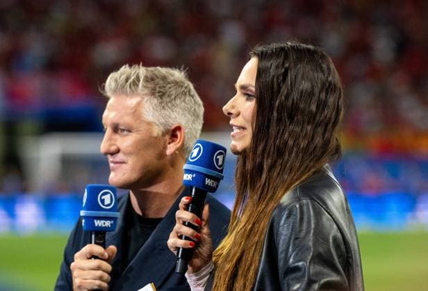 Football, men, 2023 24 season, UEFA Euro 20204, Group F 1 matchday in Leipzig, Portugal Czech Republic, f l expert Bastian Schweinsteiger, presenter Esther Sedlaczek, 18 06 2024, Copyright: xMatthiasxKochx