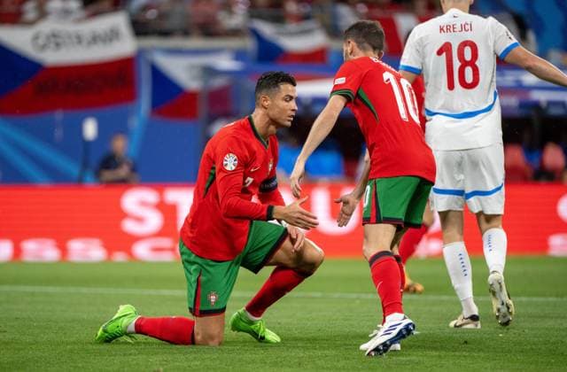 Football, Men, Season 2023 24, UEFA Euro 20204, Group F 1 Matchday in Leipzig, Portugal Czech Republic, v l Cristiano Ronaldo Portugal , Bernardo Silva Portugal , 18 06 2024, Copyright: xMatthiasxKochx