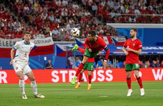 Football, Men, Season 2023 24, UEFA Euro 20204, Group F 1 Matchday in Leipzig, Portugal Czech Republic, f l Robin Hranac Czech Republic , Cristiano Ronaldo Portugal , Bernardo Silva Portugal , 18 06 2024, Copyright: xMatthiasxKochx