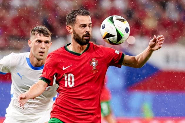 2024-06-18 Portugal v Czechia - Group F - UEFA EURO, EM, Europameisterschaft,Fussball 2024 LEIPZIG, GERMANY - JUNE 18: Bernardo Silva of Portugal goes for the ball during the Group F - UEFA EURO 2024 match between Portugal and Czechia at Red Bull Arena on June 18, 2024 in Leipzig, Germany. (Photo by Peter Lous BSR Agency) Leipzig Germany Content not available for redistribution in The Netherlands directly or indirectly through any third parties. Copyright: xBSRxAgencyx