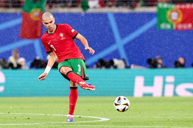 2024-06-18 Portugal v Czechia - Group F - UEFA EURO, EM, Europameisterschaft,Fussball 2024 LEIPZIG, GERMANY - JUNE 18: Pepe of Portugal kicks the ball during the Group F - UEFA EURO 2024 match between Portugal and Czechia at Red Bull Arena on June 18, 2024 in Leipzig, Germany. (Photo by Peter Lous BSR Agency) Leipzig Germany Content not available for redistribution in The Netherlands directly or indirectly through any third parties. Copyright: xBSRxAgencyx