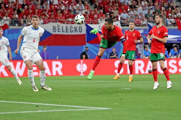 18 06 2024, xtgx, Football EM 2024, Portugal Czech Republic emspor, v l Cristiano Ronaldo Portugal Torchance Kopfball DFL DFB REGULATIONS PROHIBIT ANY USE OF PHOTOGRAPHS as IMAGE SEQUENCES and or QUASI VIDEO Leipzig