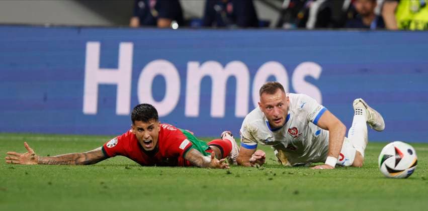 Portugal v Czechia: Group F - UEFA EURO, EM, Europameisterschaft,Fussball 2024 Joao Cancelo of Portugal and Vladimir Coufal of Czechia challenge during the UEFA EURO 2024 group stage match between Portugal and Czechia at Football Stadium Leipzig on June 18, 2024 in Leipzig, Germany. Leipzig Football Stadium Leipzig Germany Germany Copyright: xRichardxSellers Sportsphoto APLx 14041310