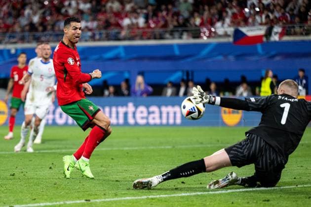 240618 Cristiano Ronaldo of Portugal and goalkeeper Jindfich Stanek of Czech Republic during the UEFA Euro 2024 Football Championship match between Portugal and Czech Republic on June 18, 2024 in Leipzig Photo Mathias Bergeld BILDBYRAN kod MB MB0938 fotboll football soccer fotballs fotballs em europamästerskap em uefa euro uefa european football championship euro 2024 portugal tjeckien czech republic bbeng  Copyright: MATHIASxBERGELD BB240618MB081