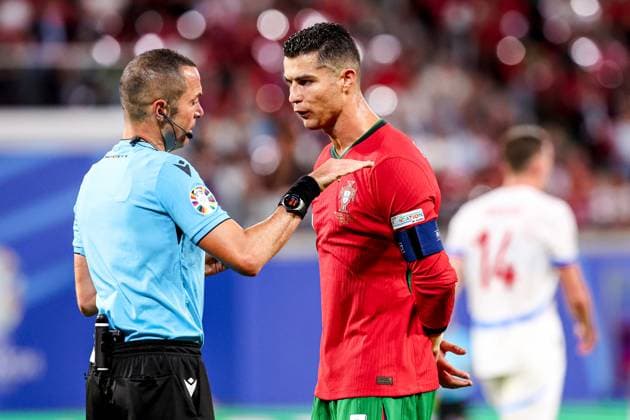 2024-06-18 Portugal v Czechia - Group F - UEFA EURO, EM, Europameisterschaft,Fussball 2024 LEIPZIG, GERMANY - JUNE 18: Referee Marco Guida in discussion with Cristiano Ronaldo of Portugal during the Group F - UEFA EURO 2024 match between Portugal and Czechia at Red Bull Arena on June 18, 2024 in Leipzig, Germany. (Photo by Peter Lous BSR Agency) Leipzig Germany Content not available for redistribution in The Netherlands directly or indirectly through any third parties. Copyright: xBSRxAgencyx