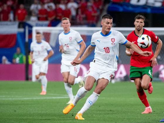 Patrik Schick Czech Republic, 010 in duel with Ruben Dias Portugal, 04 , GER, Portugal POR vs Czech Republic CZE , European Football Championship, UEFA EURO 2024, Group F, Matchday 1, 18 06 2024 GER, Portugal POR vs Czech Republic CZE , European Football Championship, UEFA EURO 2024, Group F, Matchday 1, 18 06 2024 Leipzig Copyright: xEibner-Pressefoto Memmlerx EP_MMR
