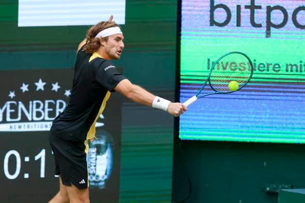 Stefanos Tsitsipas Greece controls the ball, TERRA WORTMANN Open 2024, Henri Squire vs Stefanos Tsitsipas, Gerry Weber Stadion, 18 06 2024, Halle, Germany