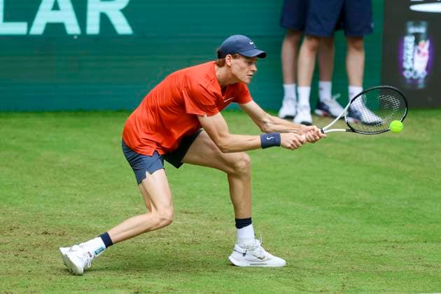 Jannik Sinner Italy controls the ball, TERRA WORTMANN Open 2024, Jannik Sinner vs Tallon Griekspoor, Gerry Weber Stadium, 18 06 2024, Halle, Germany