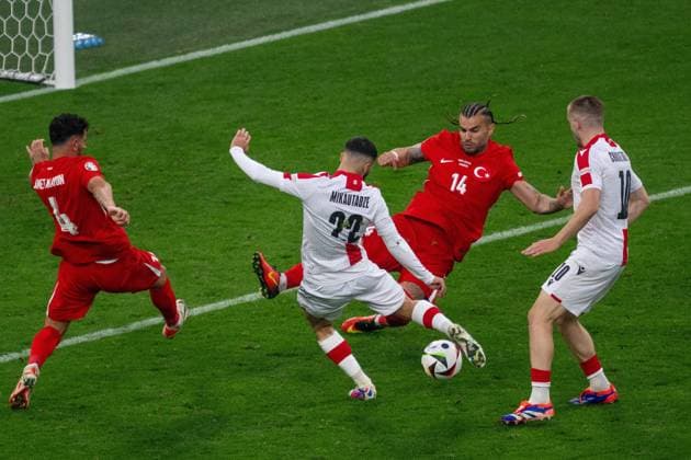 GER, EURO 2024, Group F, Turkey Tur vs Georgia GEO 18 06 2024, BVB Stadium Dortmund, Dortmund, GER, EURO 2024, Group F, Turkey Tur vs Georgia GEO In the picture Georges Mikautadze Georgia GEO, 22 in duel, Samet Akaydin Turkey TUR, 04 Abduelkerim Bardakci Turkey TUR, 14 duel, dynamics, action, action, game scene ball on foot single action, full body full body cut-out, single image, action, action, game scene nordphotoxGmbHxx xDenkinger nph00015