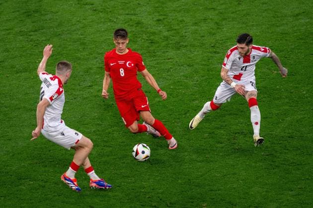 GER, EURO 2024, Group F, Turkey Tur vs Georgia GEO 18 06 2024, BVB Stadium Dortmund, Dortmund, GER, EURO 2024, Group F, Turkey Tur vs Georgia GEO In the picture Arda Gueler Turkey TUR, 08 Giorgi Chakvetadze Georgia GEO, 10 Giorgi Tsitaishvili Georgia GEO, 21 in duel, duel, dynamics, action, action, game scene nordphotoxGmbHxx xDenkinger nph00015