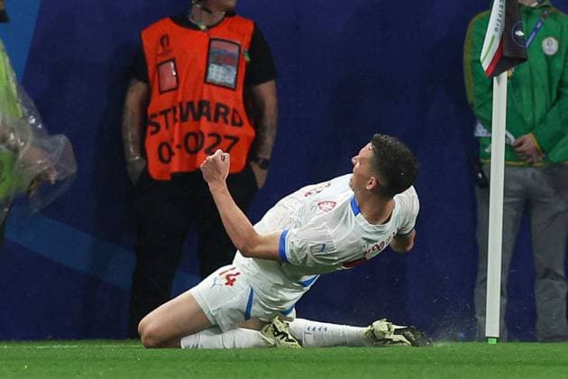 Lukas Provod of Czechia celebrates scoring the goal for their side with their teammates to make it 1-0 Portugal v Czechia, UEFA European Championship, EM, Europameisterschaft 2024, Group F, Football, Leipzig Stadium, Leipzig, Germany, 18 Jun 2024 EDITORIAL USE ONLY No use with unauthorised audio, video, data, fixture lists, club league logos or live services. Online in-match use limited to 120 images, no video emulation. No use in betting, games or single club league player publications.  Copyright: xMattxWest Shutterstockx 14543474bt