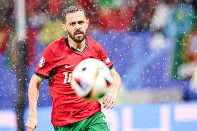2024-06-18 Portugal v Czechia - Group F - UEFA EURO, EM, Europameisterschaft,Fussball 2024 LEIPZIG, GERMANY - JUNE 18: Bernardo Silva of Portugal running during the Group F - UEFA EURO 2024 match between Portugal and Czechia at Red Bull Arena on June 18, 2024 in Leipzig, Germany. (Photo by Peter Lous BSR Agency) Leipzig Germany Content not available for redistribution in The Netherlands directly or indirectly through any third parties. Copyright: xBSRxAgencyx
