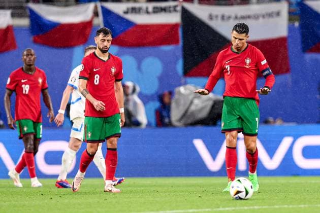 2024-06-18 Portugal v Czechia - Group F - UEFA EURO, EM, Europameisterschaft,Fussball 2024 LEIPZIG, GERMANY - JUNE 18: Bruno Fernandes of Portugal, Cristiano Ronaldo of Portugal looks dejected after conceding his sides first goal during the Group F - UEFA EURO 2024 match between Portugal and Czechia at Red Bull Arena on June 18, 2024 in Leipzig, Germany. (Photo by Peter Lous BSR Agency) Leipzig Germany Content not available for redistribution in The Netherlands directly or indirectly through any third parties. Copyright: xBSRxAgencyx