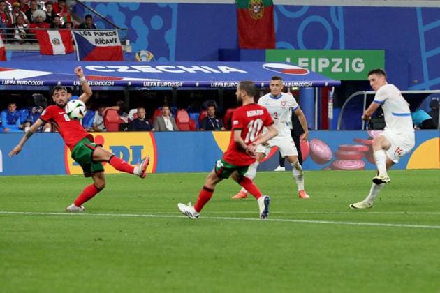 18 06 2024, xtgx, Football EM 2024, Portugal Czech Republic emspor, v l Lukas Provod Czech Republic scores the goal 0 1 DFL DFB REGULATIONS PROHIBIT ANY USE OF PHOTOGRAPHS as IMAGE SEQUENCES and or QUASI VIDEO Leipzig